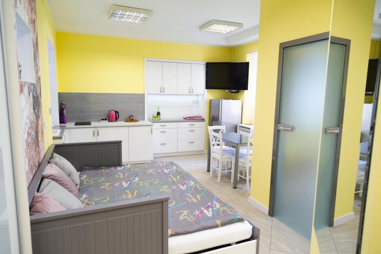 Apartament Przy Rynku Островець-Свентокшиський Екстер'єр фото
